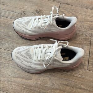 Brooks Women's Launch 11s